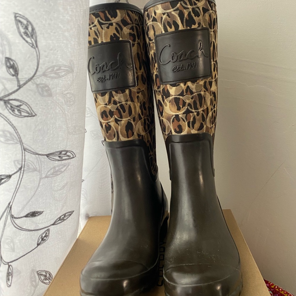 Vintage coach rain boots barely worn.Tretch75’s
